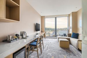 a hotel room with a kitchen and a living room at Hyatt Place New Taipei City Xinzhuang in Xinzhuang