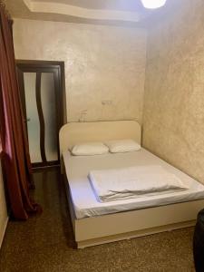 Ένα ή περισσότερα κρεβάτια σε δωμάτιο στο Luxury Apartment with jacuzzi on Republic Square