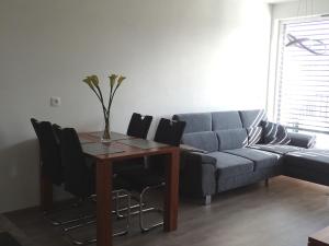 Ein Sitzbereich in der Unterkunft Apartment in the old town