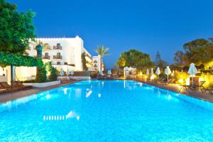 Bazén v ubytovaní Oceanis Beach & Spa Resort alebo v jeho blízkosti