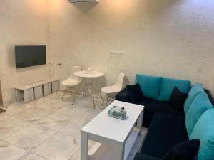 TV a/nebo společenská místnost v ubytování Luxury Apartment with jacuzzi on Republic Square
