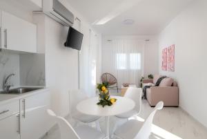 Et tv og/eller underholdning på Grand Garden Slow Living Experience