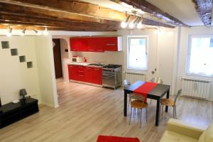 Η κουζίνα ή μικρή κουζίνα στο Casa Vacanze Rubino +39 φωτογραφίες