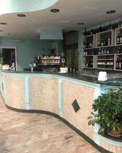 a bar in a restaurant with a counter at Lanterna Verde in Torre Orsaia