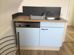 a small kitchen with a sink and a counter at Binge in Wetter