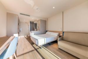 Cama o camas de una habitación en Port Alicante City & Beach