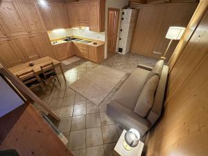 an overhead view of a kitchen with a couch and a table at Tabia studio - Colle Santa Lucia in Villagrande