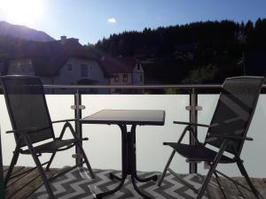 Nespecifikovaný výhled na hory nebo výhled na hory při pohledu z apartmánu + 1 fotografie