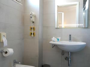 Koupelna v ubytování Hotel Imperial Beach - Dada Hotels