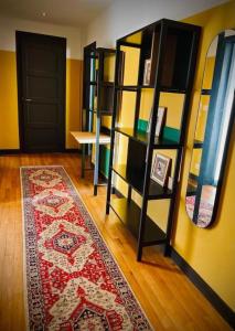 a room with a rug and a book shelf at St Nazaire Jardin des plantes superbe appartement in Saint-Nazaire