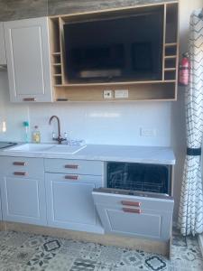 a kitchen with a sink and a microwave at Chapel Fields Holiday Park in Chapel Saint Leonards