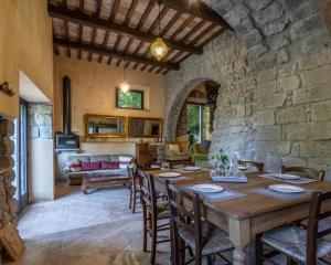 A restaurant or other place to eat at IL Mulino Vitorchiano