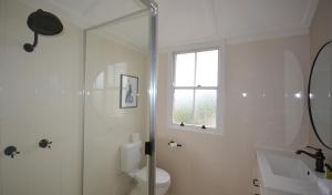 Koupelna v ubytování Childers Charmer with Aircon, WIFI & modern luxuries + 24 fotografií