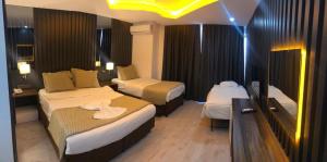 Postel nebo postele na pokoji v ubytování Grand Ezel Hotel