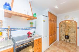 A kitchen or kitchenette at Es Pujols