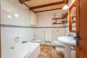 A bathroom at Es Pujols