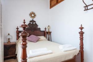 A bed or beds in a room at Es Pujols