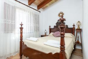 A bed or beds in a room at Es Pujols