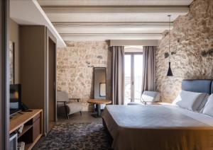 Cama ou camas em um quarto em Pietra d'Acqua Resort & Spa by Geocharme