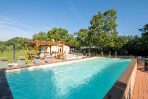 The swimming pool at or close to Villino il Campone by VacaVilla