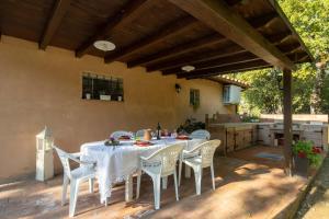 A patio or other outdoor area at Villino il Campone by VacaVilla