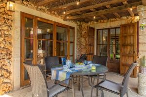 a patio with a table and chairs on a patio at Ses Tendes in Algaida