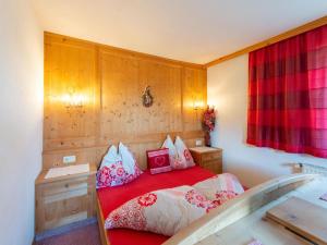 Tempat tidur dalam kamar di Friendly apartment in a dream location in Going am Wilden Kaiser