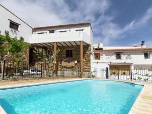 The swimming pool at or close to Belvilla by OYO San Marcos