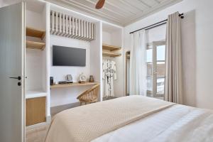 Postel nebo postele na pokoji v ubytování GrandeMar Suites