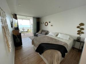 Voodi või voodid majutusasutuse Diamond View - Marinotel Vue mer sur le Diamant et accès piscine toas
