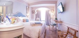 TV a/nebo společenská místnost v ubytování Noor Hotel