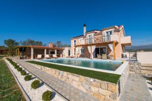 Πισίνα στο ή κοντά στο Villa Beautiful countryside