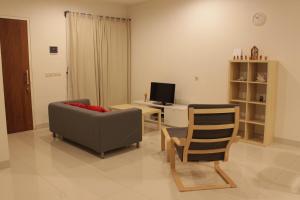 Ruang duduk di Redwood Residence