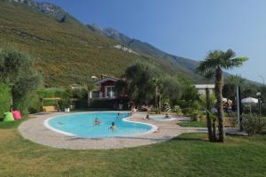 Bazén v ubytování Eco Hotel Benacus nebo v jeho okolí