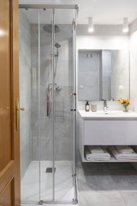 Kúpeľňa v ubytovaní PRECIOSO APARTAMENTO EN MARIA ZAMBRANO + 31 fotografií