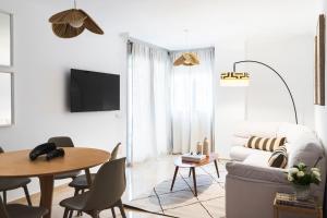 Televízia a/alebo spoločenská miestnosť v ubytovaní PRECIOSO APARTAMENTO EN MARIA ZAMBRANO