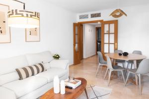 Posedenie v ubytovaní PRECIOSO APARTAMENTO EN MARIA ZAMBRANO