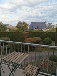 Balkón nebo terasa v ubytování Homestay - Chambre chez habitant, Gare et Château