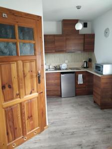 Køkken eller tekøkken på Domek Całoroczny, 15km od Zakopanego + 1 billede