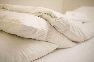 Postel nebo postele na pokoji v ubytování Førde Sommarhotell