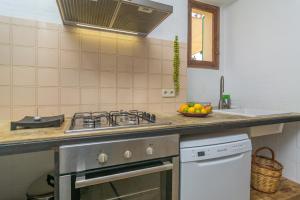 A kitchen or kitchenette at Son Indiot