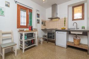 A kitchen or kitchenette at Son Indiot