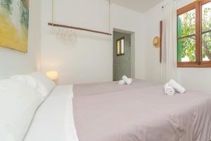 A bed or beds in a room at Son Indiot