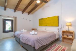 A bed or beds in a room at Son Indiot