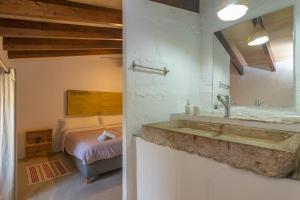 A bed or beds in a room at Son Indiot