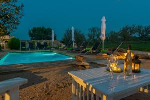 The swimming pool at or close to Son Indiot