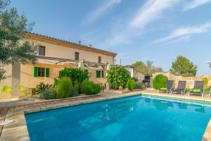 The swimming pool at or close to Son Indiot