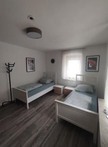Postel nebo postele na pokoji v ubytování Gasthaus L&A Kunz