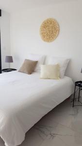Posteľ alebo postele v izbe v ubytovaní Villa Luxe piscine intérieure SPA chauffée vue exceptionnelle sur vignoble
