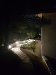 Vonkajšia záhrada v ubytovaní Villa Luxe piscine intérieure SPA chauffée vue exceptionnelle sur vignoble